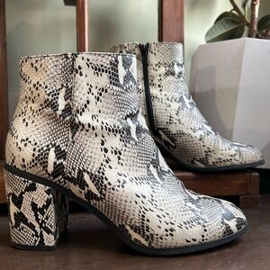 Seychelles genuine leather snakeskin print mist boots in size 10- anthropologie